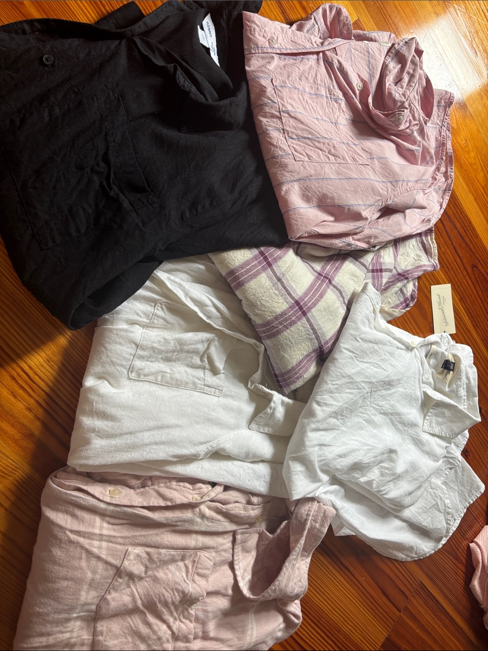 Mixed lot of long sleeve button up tunic style tops